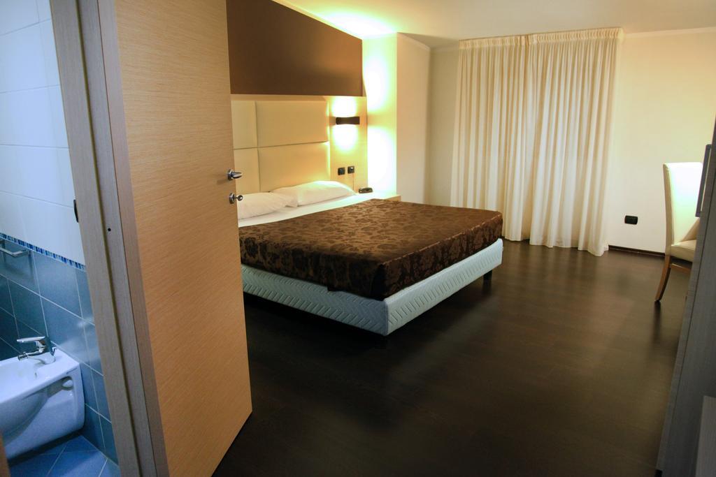 Hotel Sogni D'Oro Airport Lamezia Terme Esterno foto