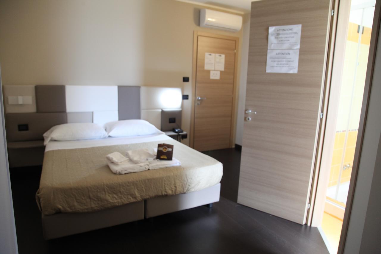 Hotel Sogni D'Oro Airport Lamezia Terme Esterno foto